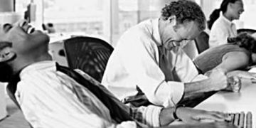 Baš nas briga za lešinarenje staraca