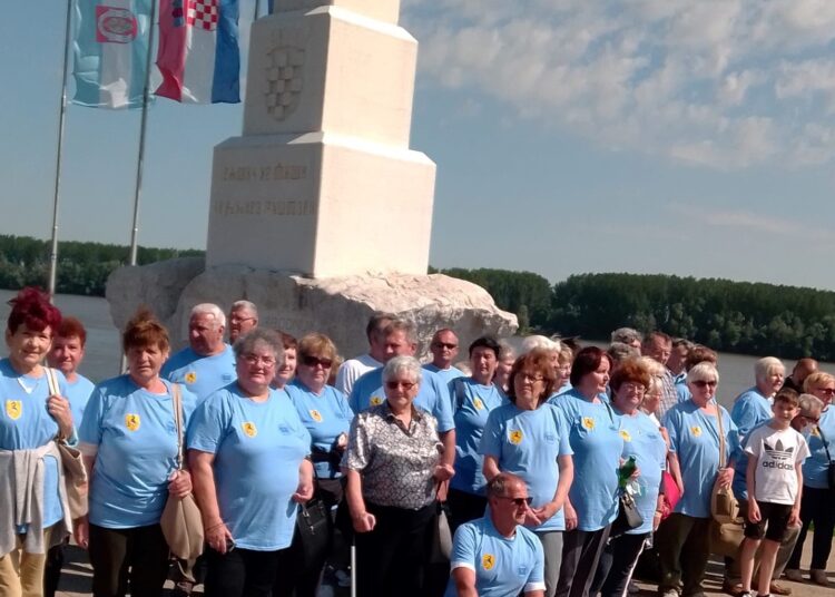 Posjet Ovčari i katedrali