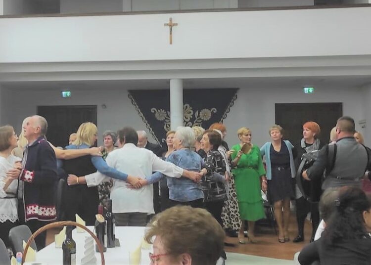 Ples u Starim Mikanovcima