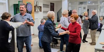 Nek je pjeseme i plesa