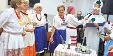 Biskup blagoslovio vino