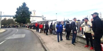 Nepregledna kolona poniženih i gladnih
