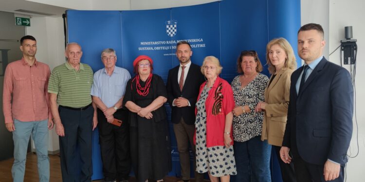 Uručena peticija “Veće mirovine odmah!” ministru Piletiću