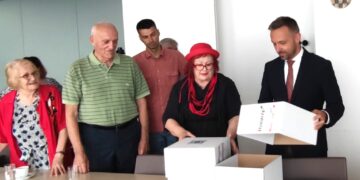 Uručena peticija “Veće mirovine odmah!” ministru Piletiću