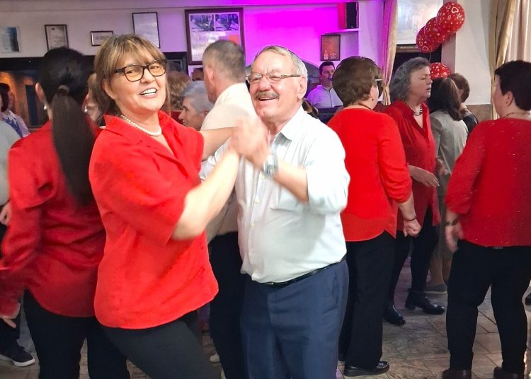 Ples „srdaca“ i smijeh