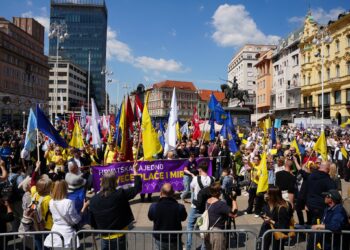 Tisuće nezadovoljnih umirovljenika i radnika protiv nepravde i pohlepe