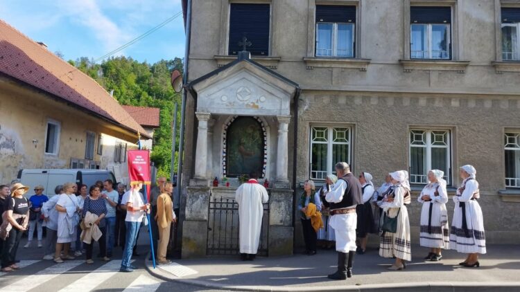Pri kipecu na Florijanovskoj prošeciji